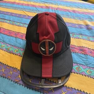 NWOT MARVEL‎ DEADPOOL HAT SNAP BACK MARVEL ONE SIZE FITS MOST MCU CANVAS